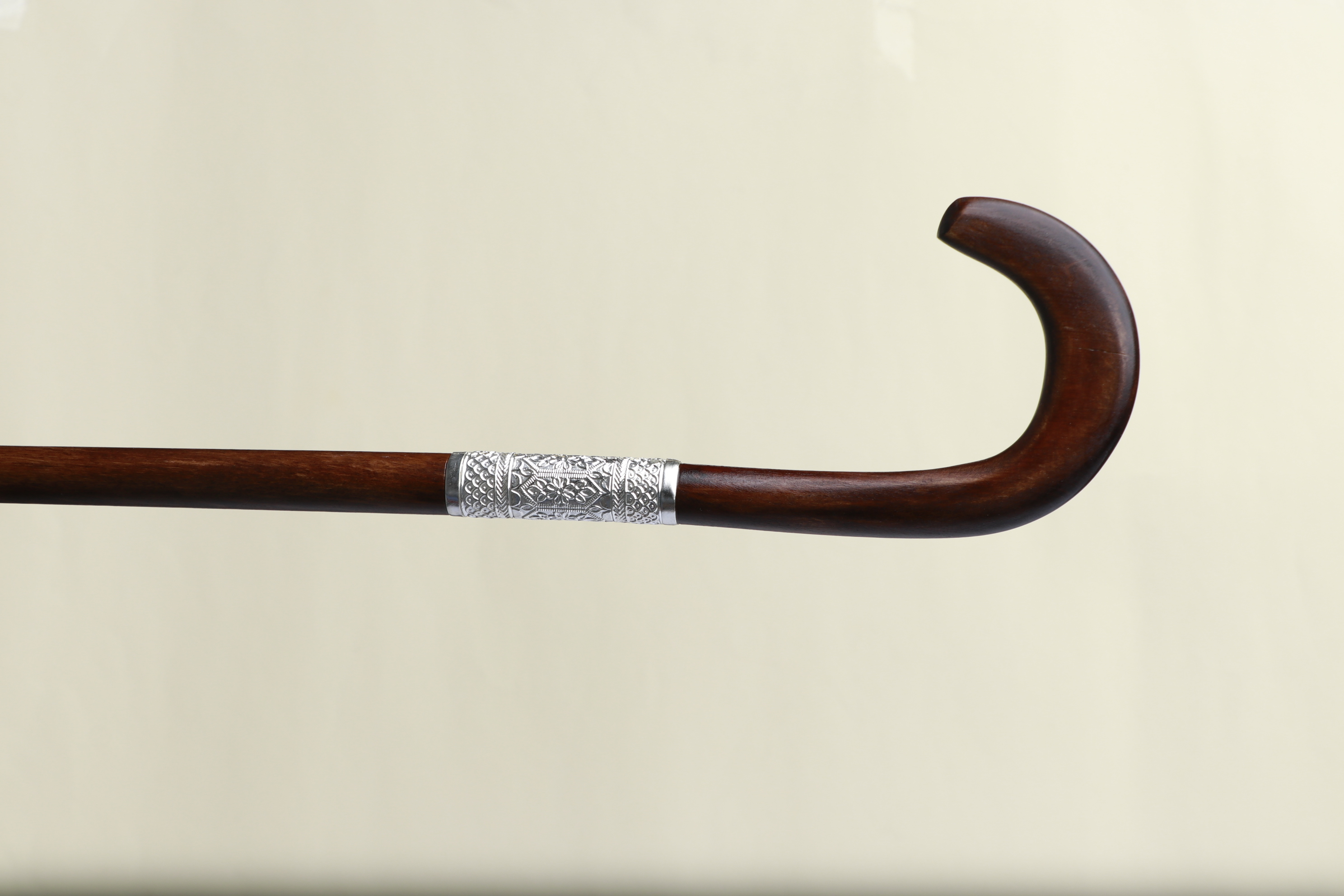 عصا خشب اللوز مع الفضة